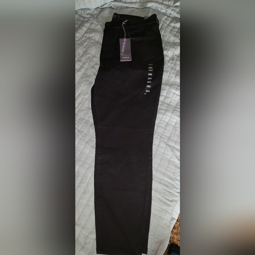 Torrid premium sky high skinny jeans size 20s...nwt..black